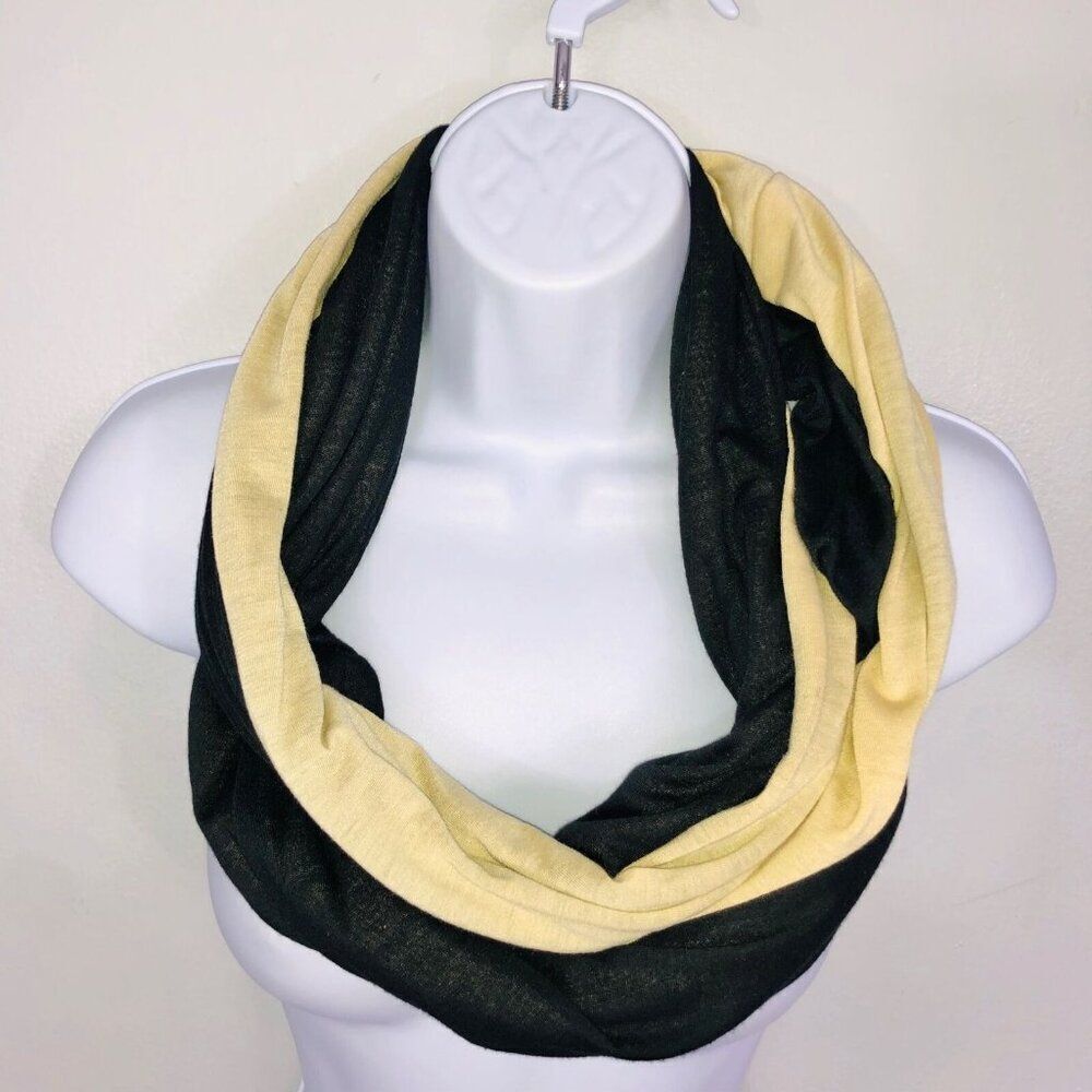 2 Chic Womens One Size Tan Black Infinity Scarf Accessory Reversible Pocket New
